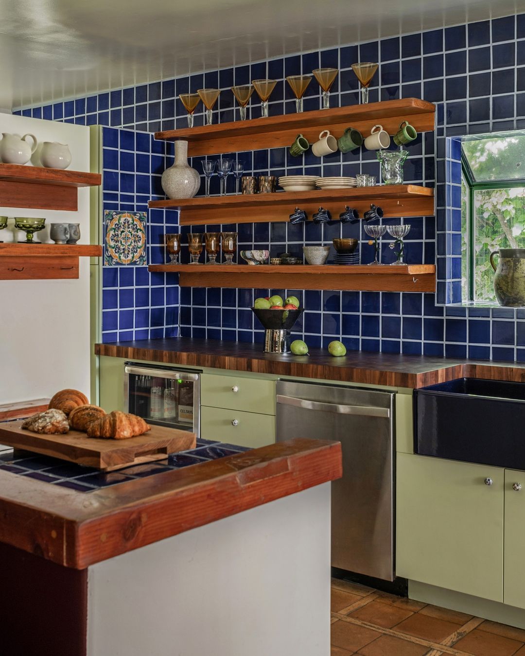 NATURAL HABITAT, light green with a hint of yellow paint color by Backdrop. – Green, Light, Paint   Cabinet, Type:cabinet, Kitchen, Cabinet