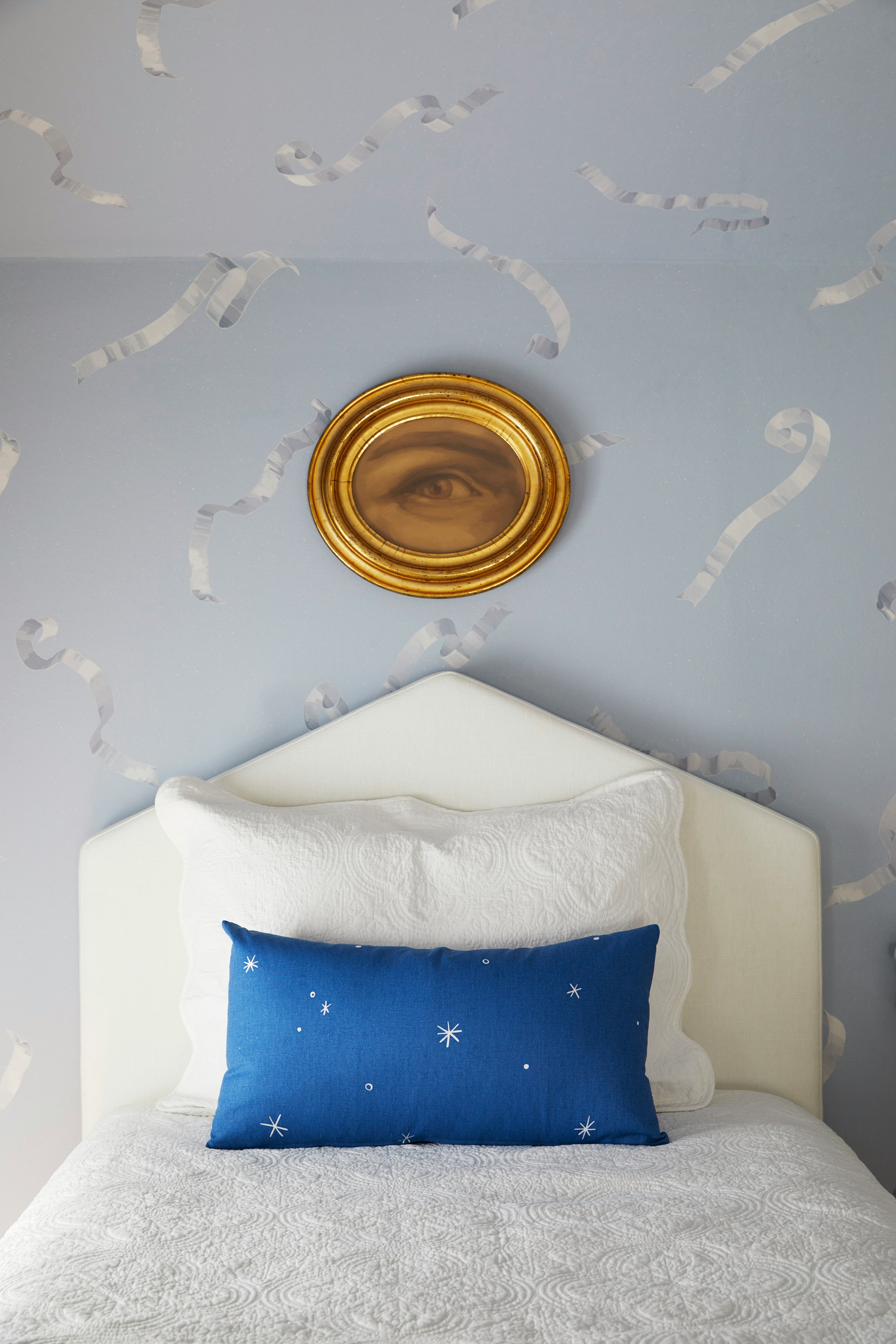 based on original hand-drawn artwork, beth wallpaper by charlap hyman & herrero with pilar almon features beautiful scrolling trompe l’oeil ribbons printed on a fibrous ground. whether it is used on walls or the ceiling, this ethereal large-scale design adds dimension, drama and a dash of the unexpected to any room. by Backdrop. – Bedroom, Ceiling, Wallcoverings