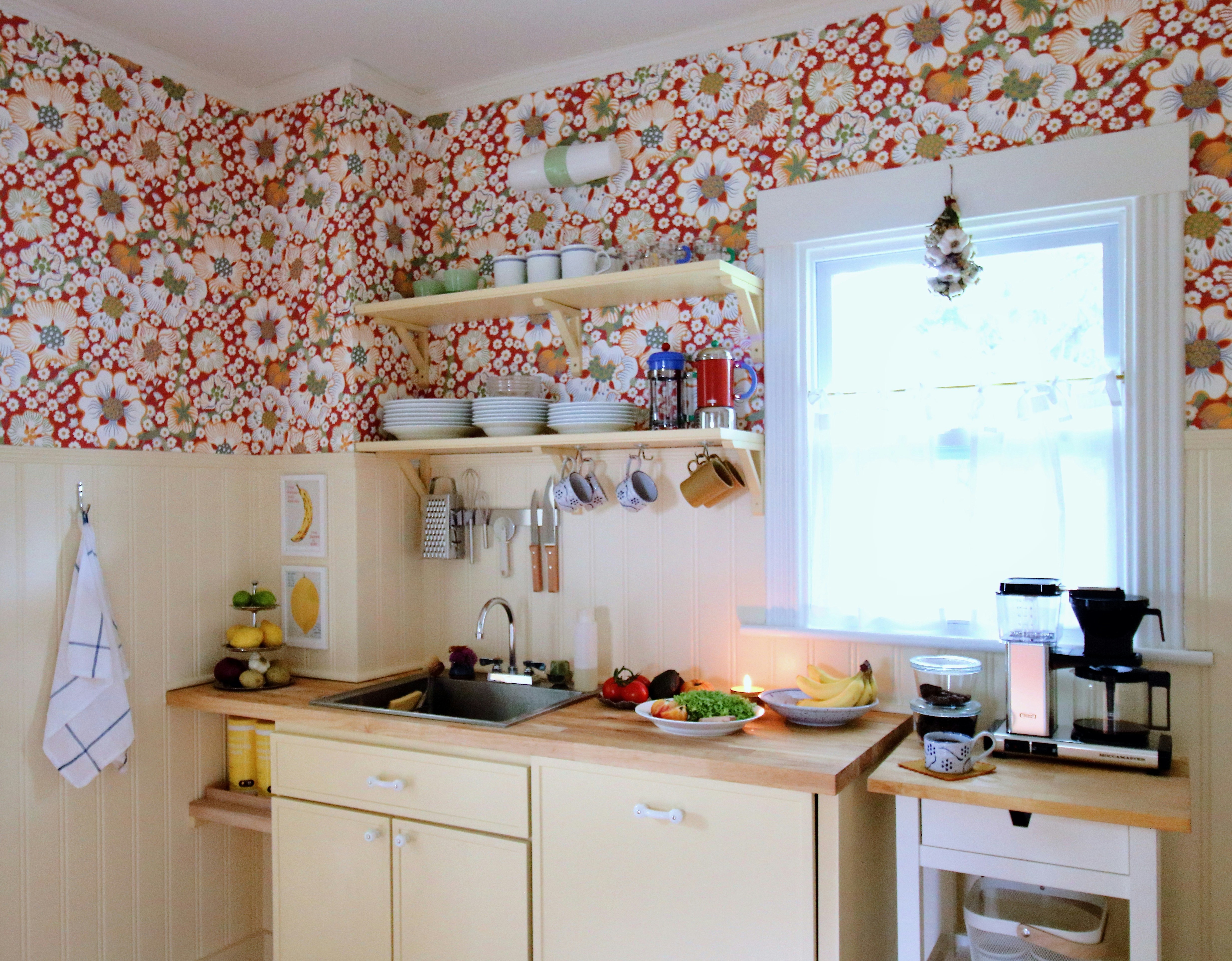 MOOD LIGHTING, neutral yellow-beige paint color by Backdrop. – Beige, Light, Our Picks, Yellow, Paint Cabinet, Type:cabinet, Kitchen, Accents, Ceiling, Cabinet, Trim