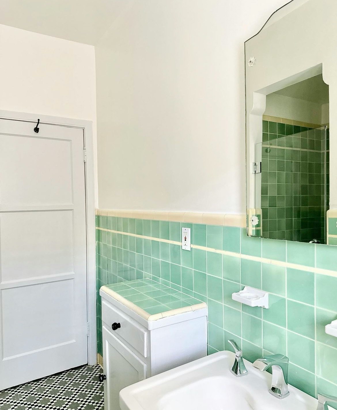 SUPERMOON, pure white paint color by Backdrop. – Best Sellers, Neutral, Our Picks, White, Add Me, Bathroom