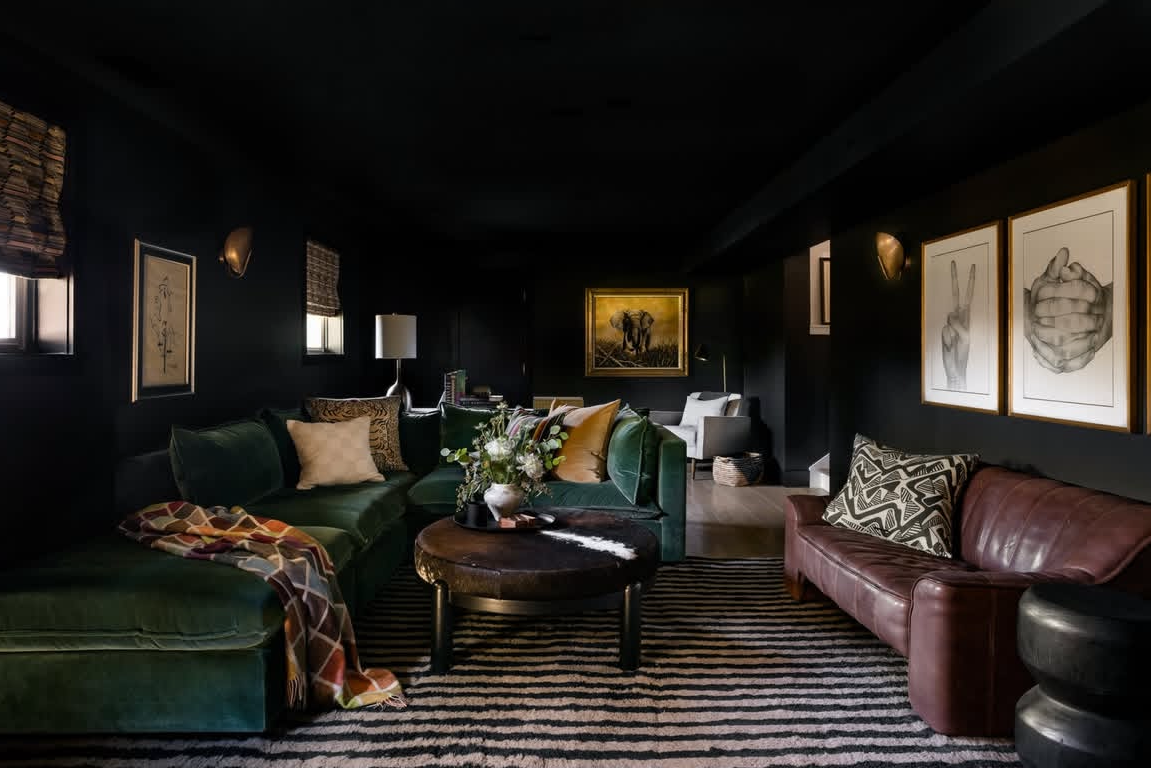 @theresidencybureau / @mirandaestes