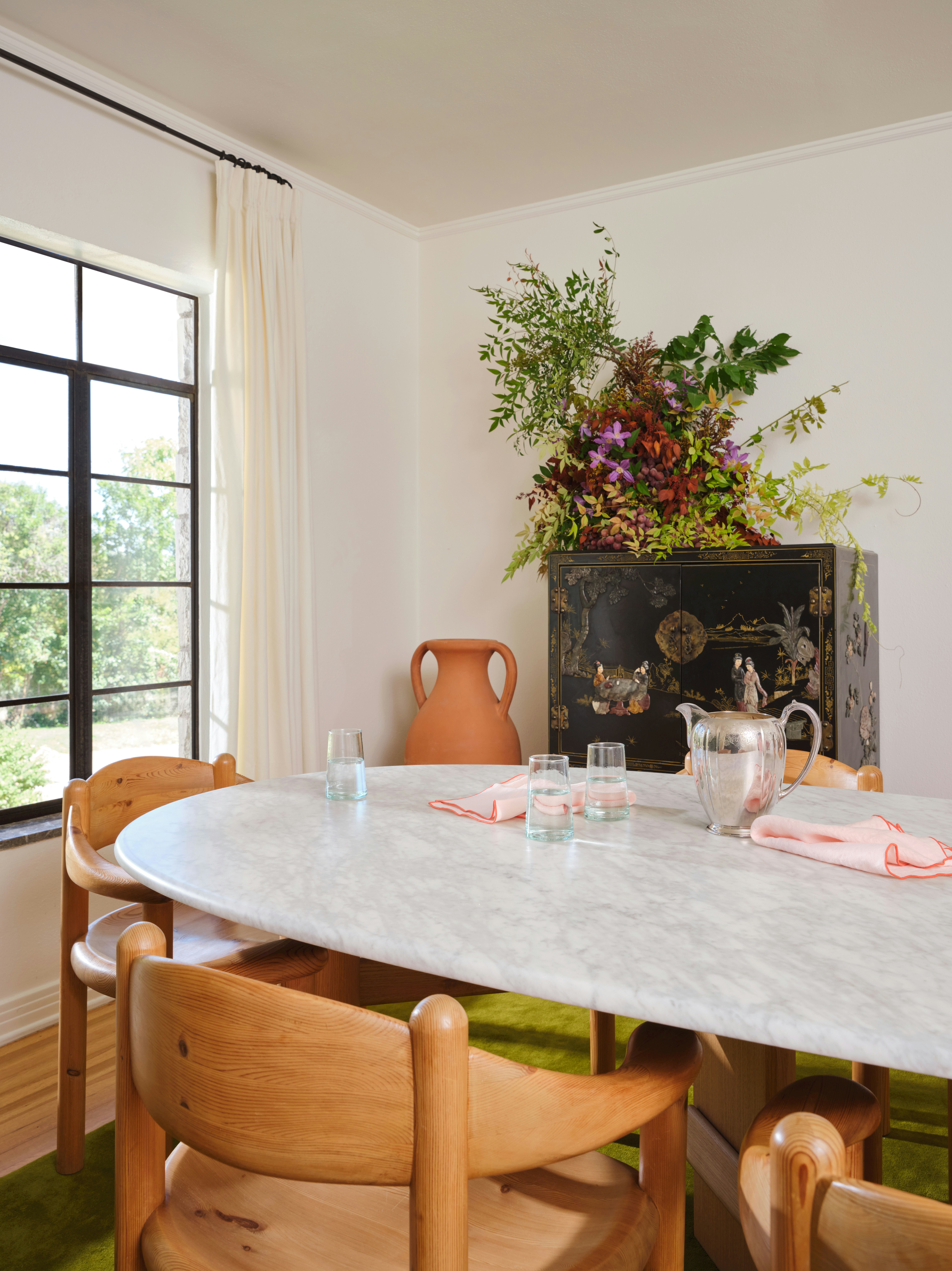 Punch World Studio (@punchworld.studio) / Lacey Land (@lacey_land)