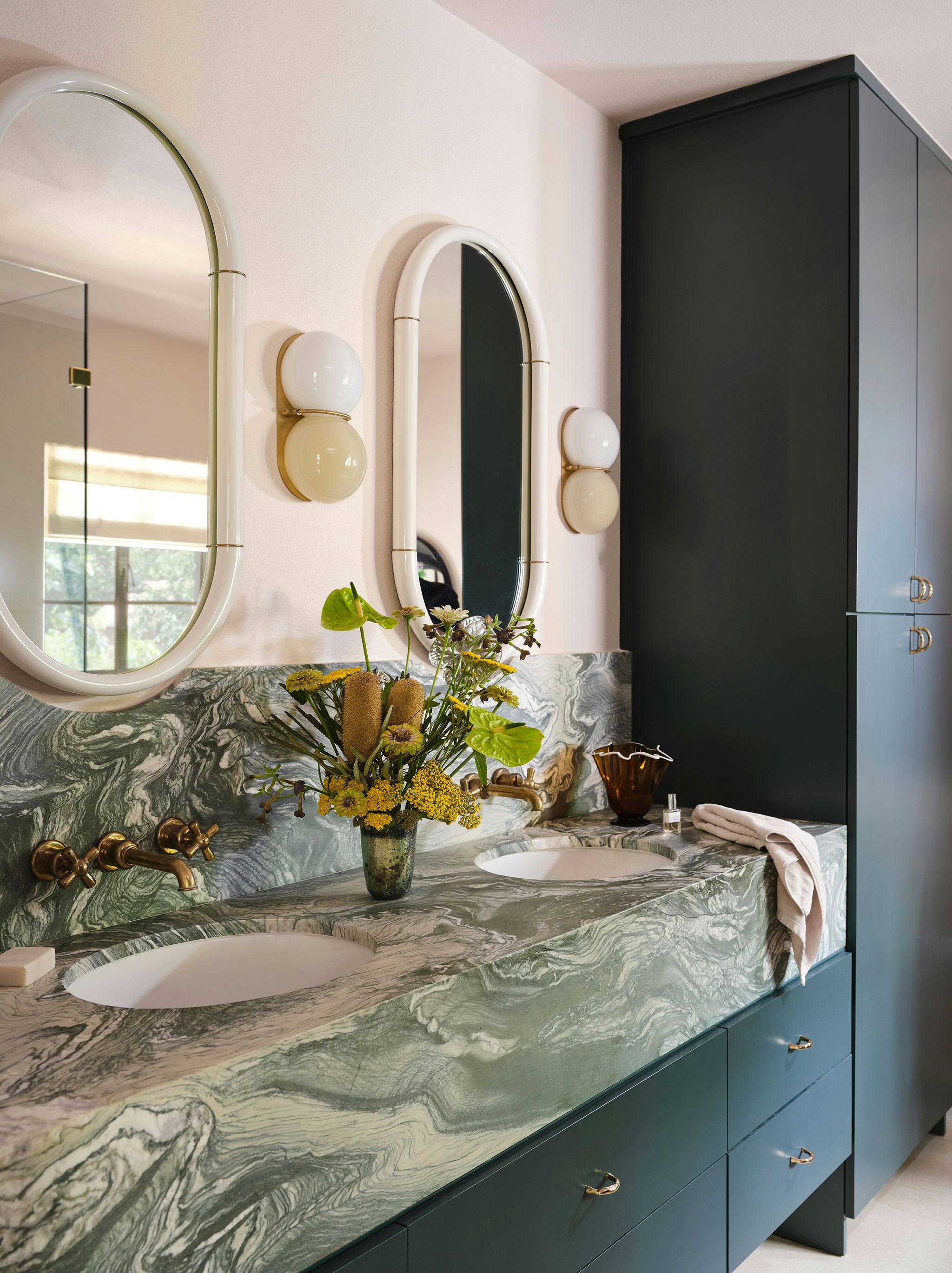 Punch World Studio (@punchworld.studio) / Lacey Land (@lacey_land)