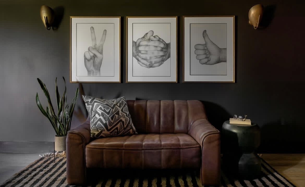 @theresidencybureau / @mirandaestes