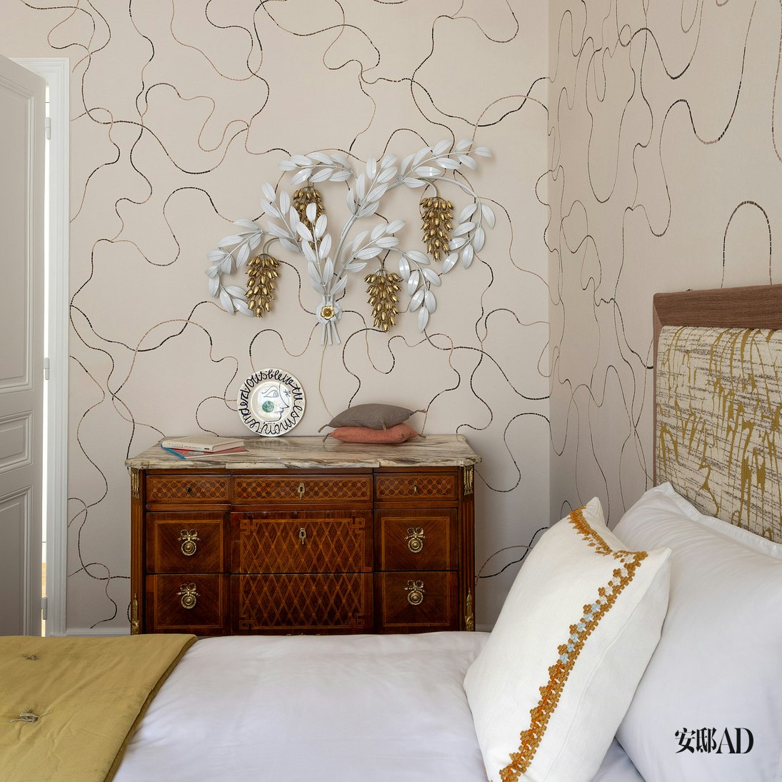 like its namesake french alpine road, col de turini, this design is full of twists and turns. turini features segmented, textured lines that change color and direction. full of calligraphic, undulating curves, this design creates monumental movement while remaining delicate and detailed. by Backdrop. – Bedroom, Wallcoverings