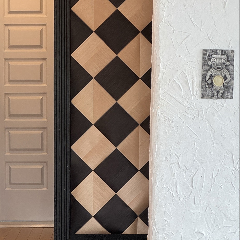 maestro is a mosaic arrangement of diamond shapes in a geometric rhythm inspired by parquetry. this graphic, mid-scale design features directional, hand-placed haruki sisal pieces highlighting the material’s natural sheen. this masterful, artisanal wallcovering will bring impact and richness to any space. color variations and subtle irregularities are inherent to this wallpaper’s natural fibers and artisanal beauty. by Backdrop. – Entryway, Hallway, Wallcoverings