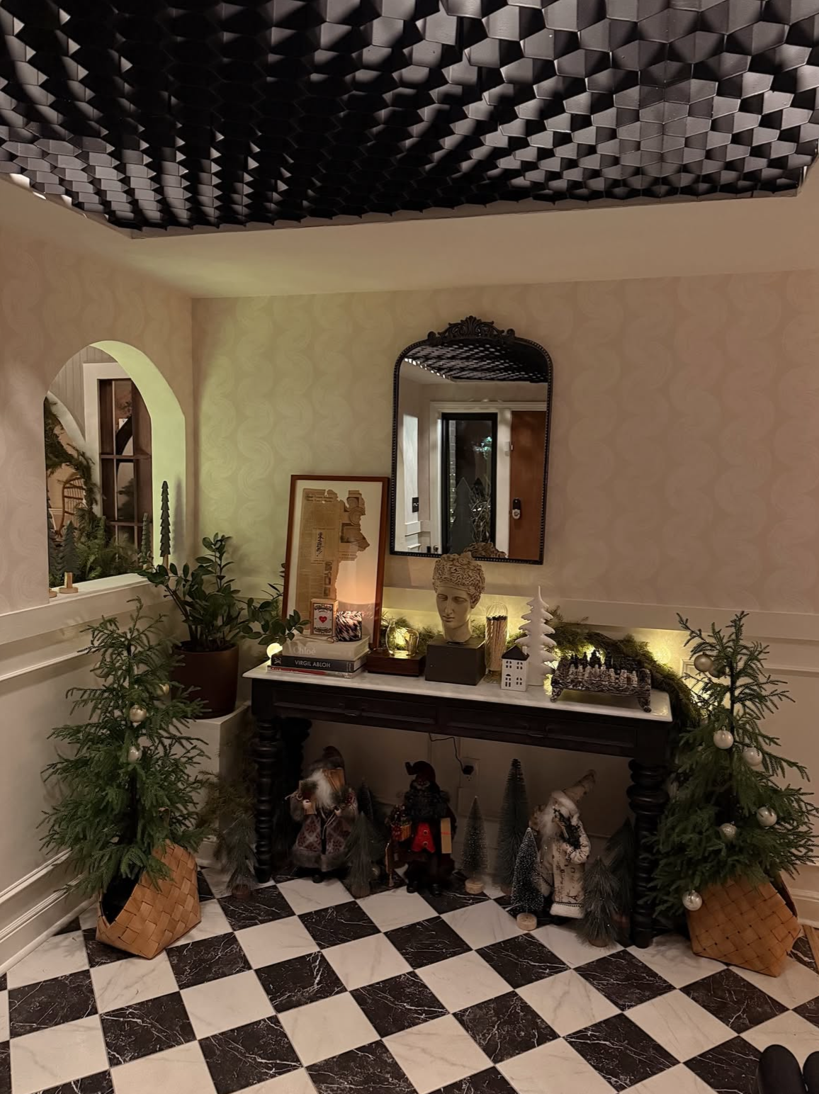 a curvilinear medium scale stripe of earthy, tonal texture for a relaxed play on 1970’s style.  by Backdrop. – Living Room, Entryway, Wallcoverings